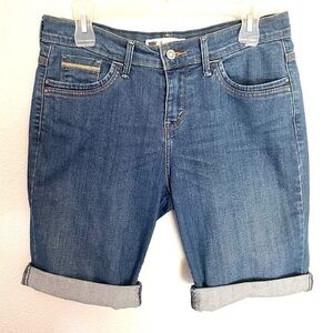 LEVIS modern Bermuda shorts size 6